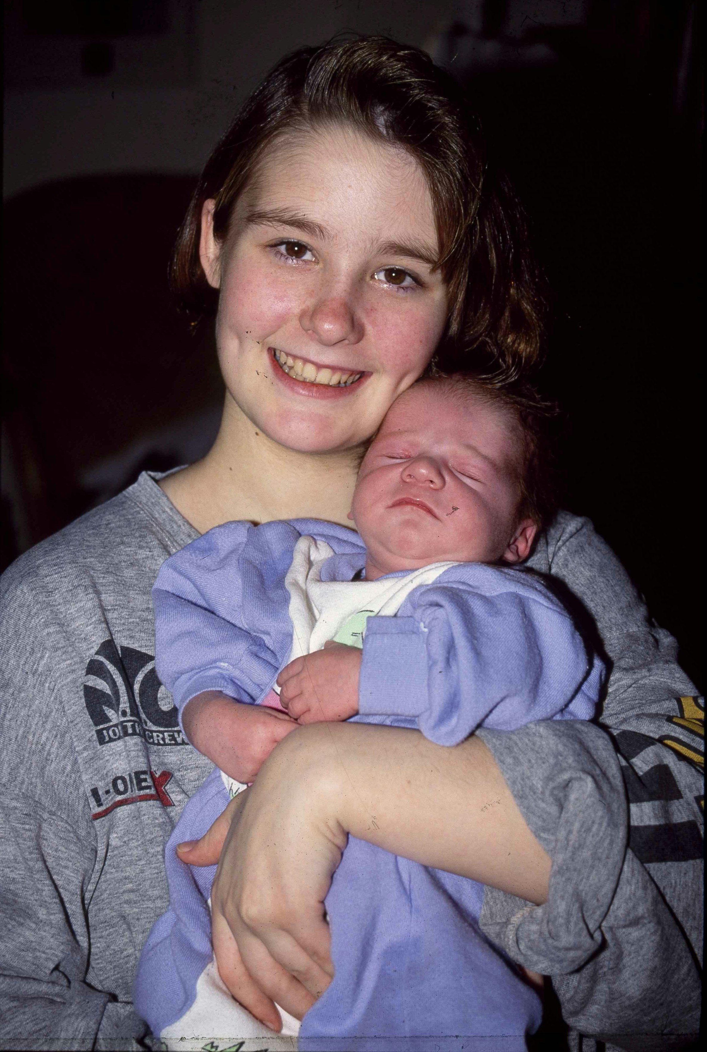 Marianne blev mor som 13-årig i Norge og ses her med sønnen Tomas