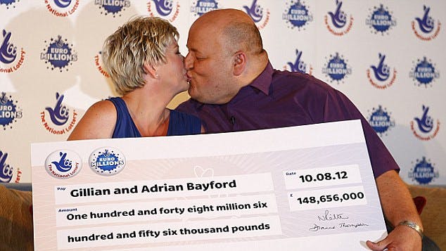 Gillian og Adrian da de vandt halvanden milliard.