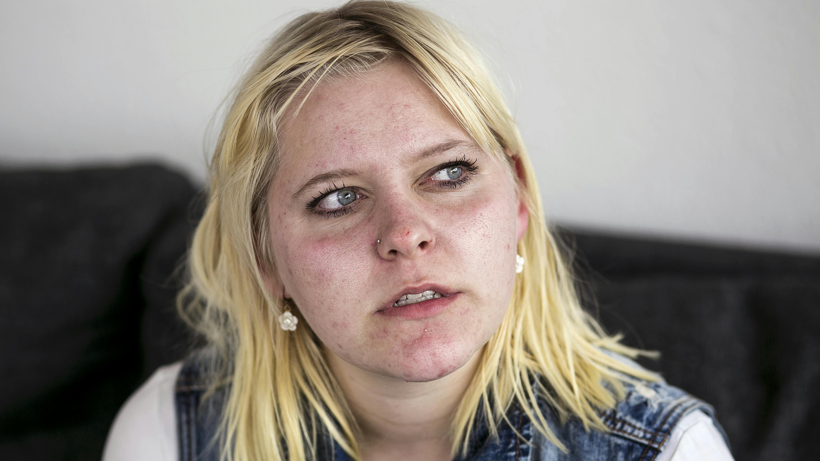 Karina Hansen mistede sin mor Mette efter mange års kræftsygdom. I seks år var sygdommen en dæmon i familiens liv. I seks år var Karina bange.