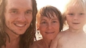 Sophie Emma Rose opfordrer til amning af store børn Ses her med Danny og Shaye