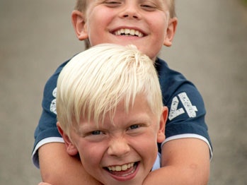 8-årige Matti og kræftramte Adam: Bedste venner