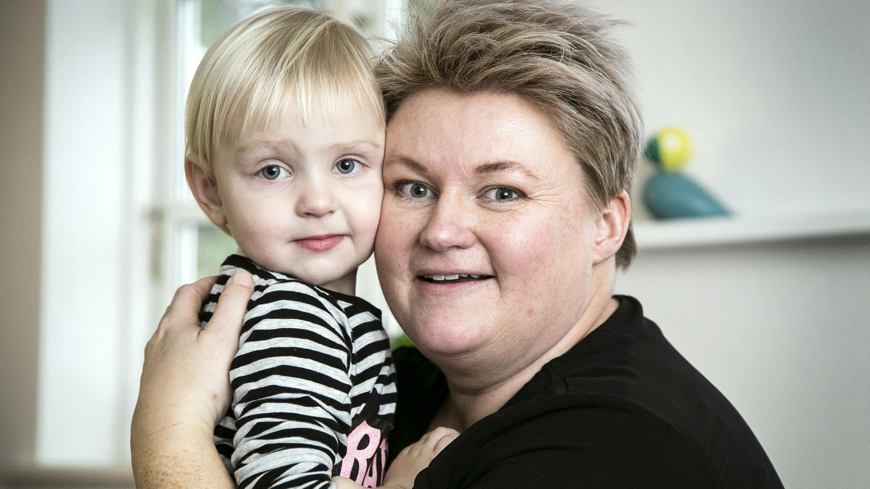 Birgitte Snedker-Sørensen med datteren Ida, som allerede er en stor hjælp.
