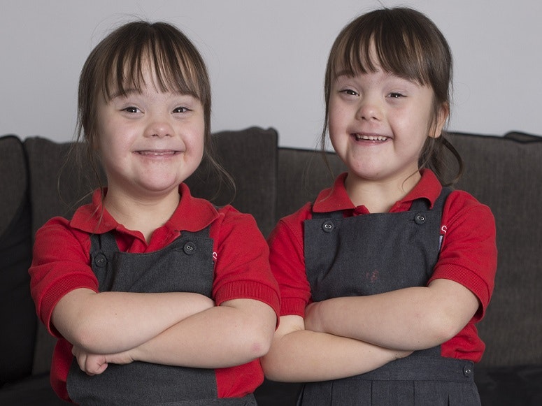 Isobel og Abigail er enæggede tvillinger med Downs syndrom