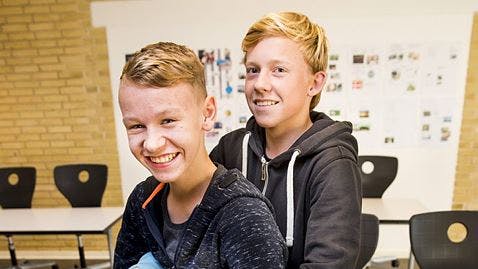 Tobias reddede sin ven med førstehjælp.