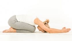 Kvinde i yogaposition