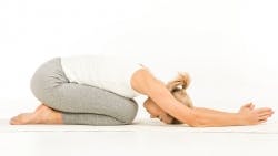 Kvinde i yogaposition