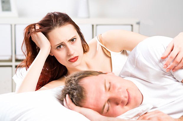 https://imgix.udeoghjemme.dk/media/article/han-falder-i-soevn-efter-sex.jpg