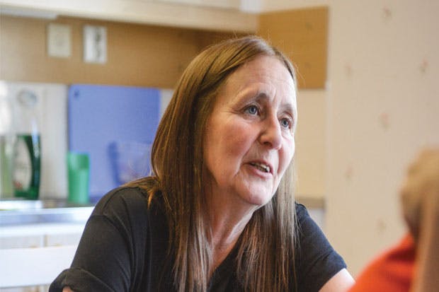 Dame fortæller om sin livshistorie