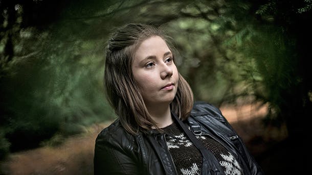 Kvinde kigger ud i luften.For to år siden havde hun tanker om selvmord