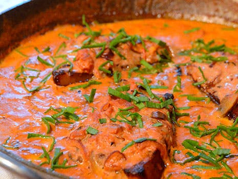 https://imgix.udeoghjemme.dk/media/article/koteletter-i-svampesauce.jpg