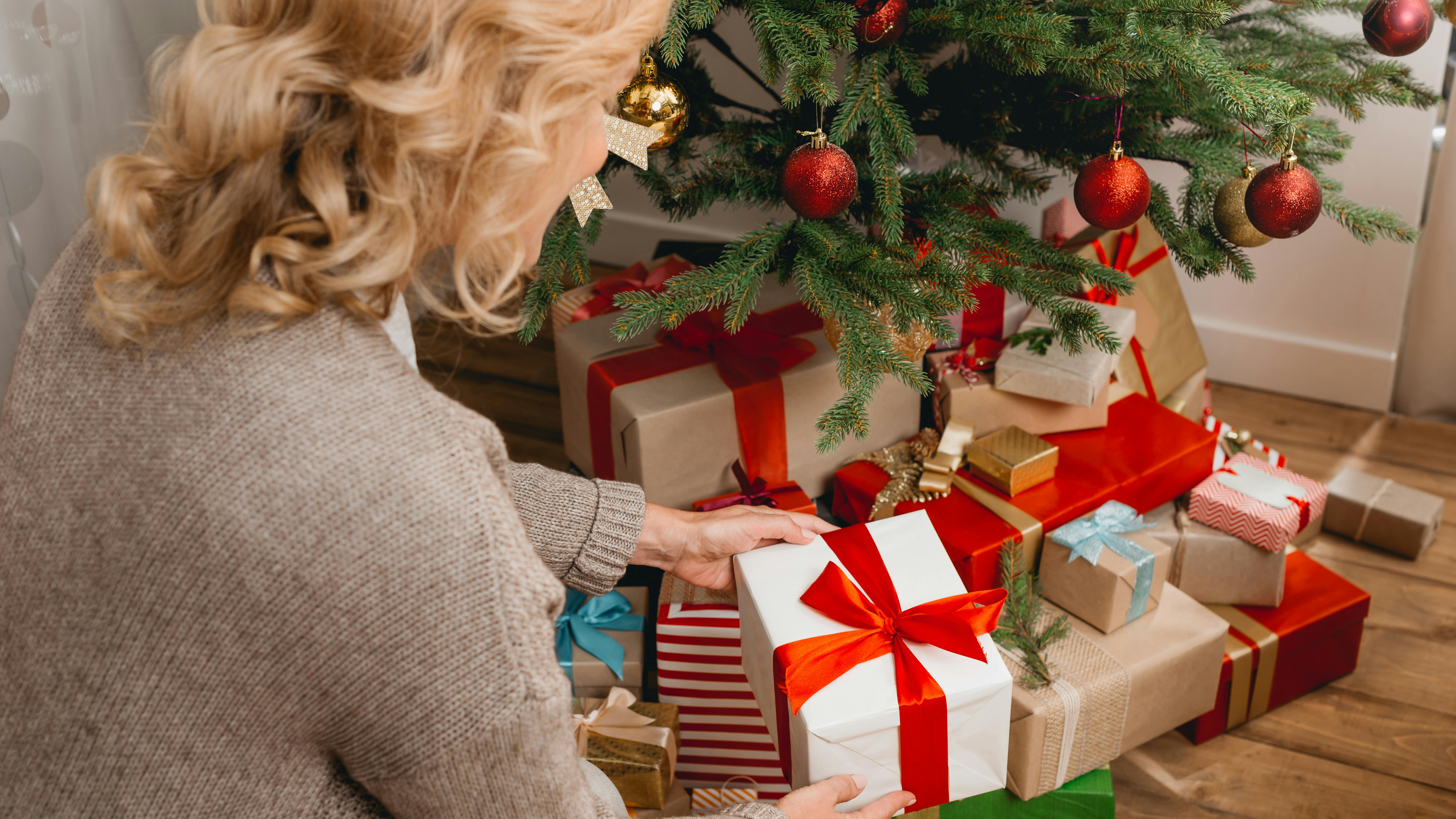 Med tre tommelfingerregler kan du let spare penge i julen