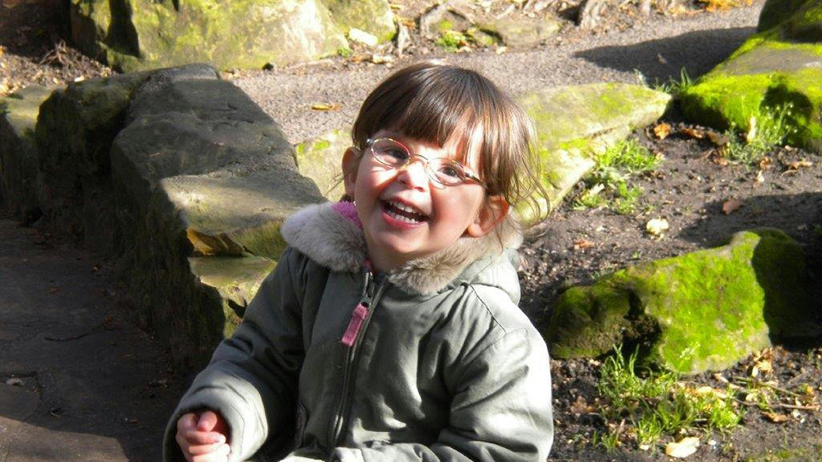 Lille Ellie blev kun seks år gammel. Hun blev tæsket til døde af sin far. 