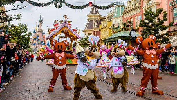 Rejs til Disneyland Paris og nyd julemagien i forlystelsesparken i november g december.