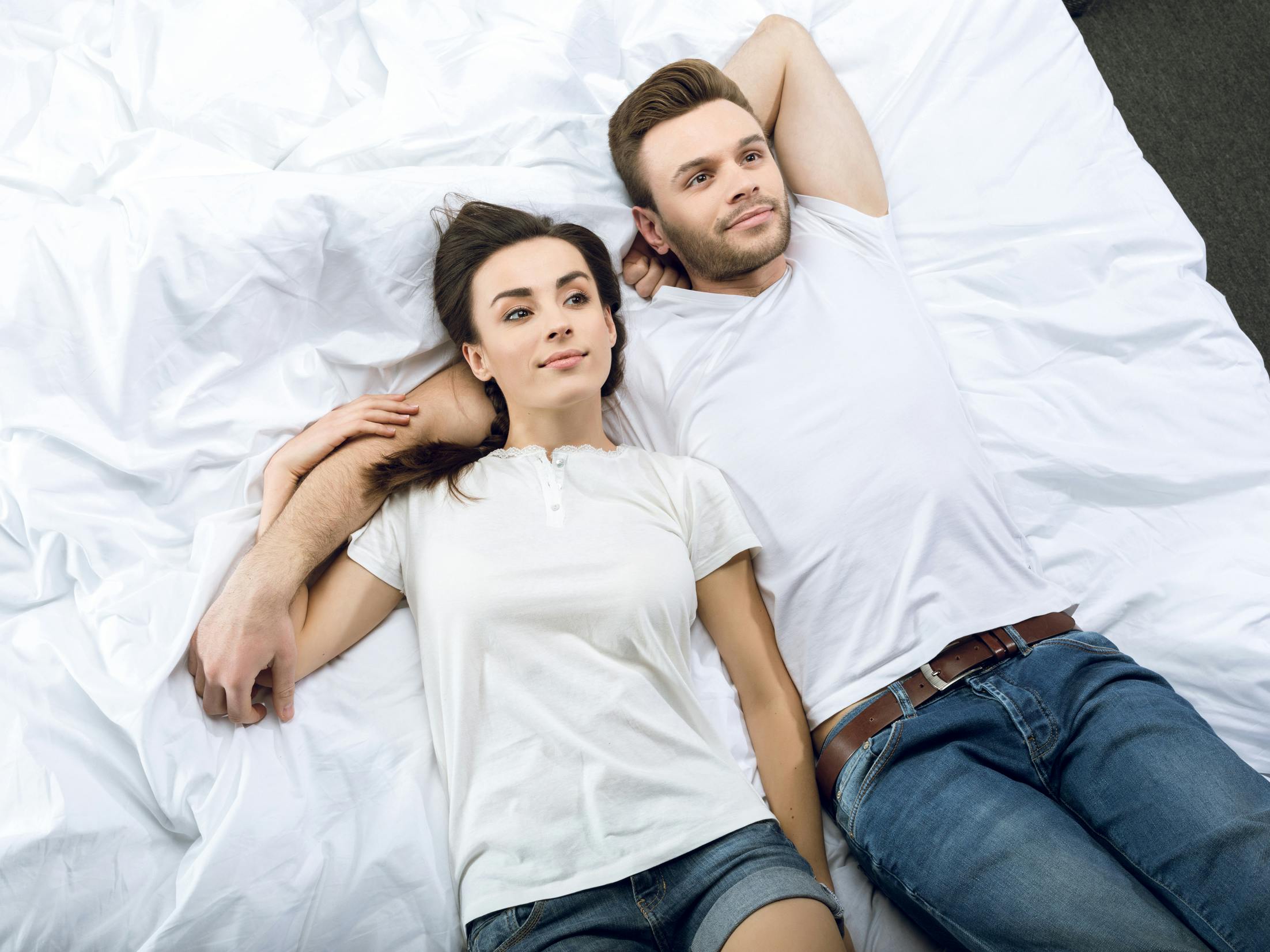 Sædkvalitet: Par ligger i sengen på ryggen