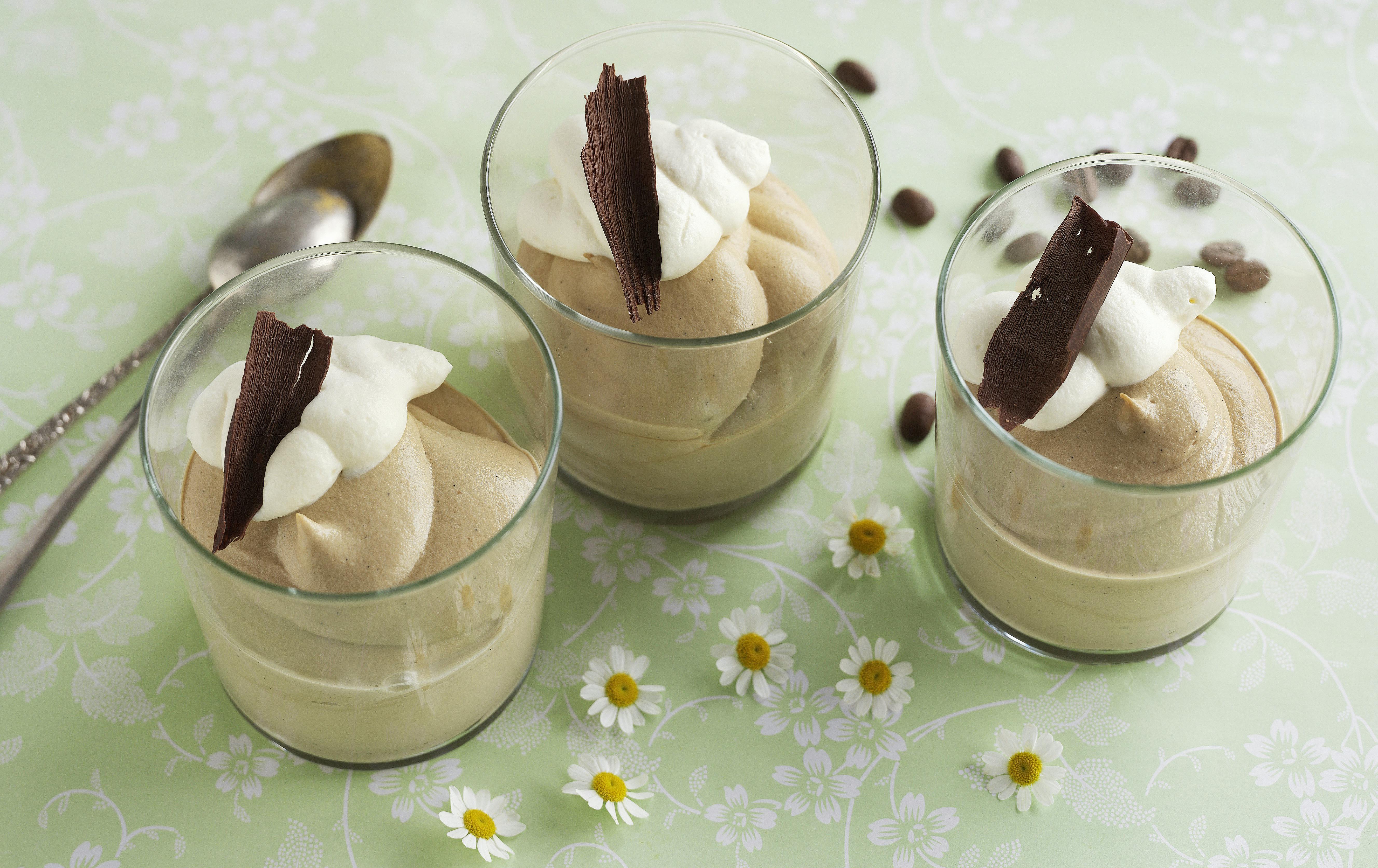 https://imgix.udeoghjemme.dk/media/article/uh_laglace_kaffeparfait_bred.jpg