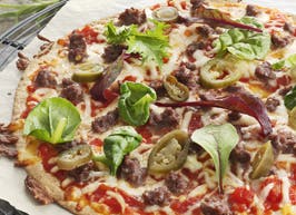 https://imgix.udeoghjemme.dk/media/websites/udeoghjemme-dot-dk/website2/2012/opskrifter/hovedret/07/27-mexicansk-pizza-266.jpg