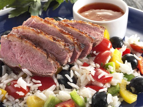 Rissalat og andebryst er ikke den kombination, man ser oftest - men det smager skønt.