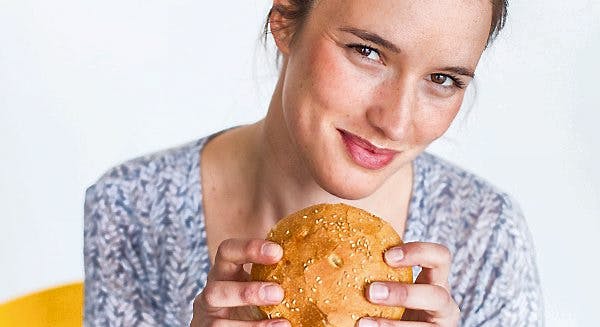 https://imgix.udeoghjemme.dk/media/websites/udeoghjemme-dot-dk/website2/2013/december/49/journalister/mn/49-junkfood600x325-2.jpg