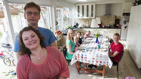 Lisbeth og Niels Poulsen fik besøg af stjernekokken Bo Bech i TV3 programmet Køkkenkrisen