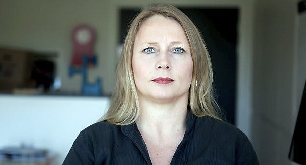 https://imgix.udeoghjemme.dk/media/websites/udeoghjemme-dot-dk/website2/2013/juni/26/journalister/mk/26-henriette-600x325.jpg