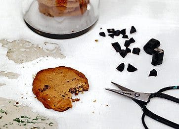 https://imgix.udeoghjemme.dk/media/websites/udeoghjemme-dot-dk/website2/2013/november/48/fagredaktion/birgitte-nymann/48-nymann-cookies-362.jpg
