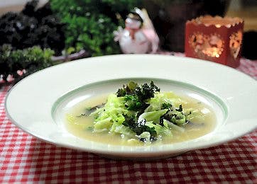 https://imgix.udeoghjemme.dk/media/websites/udeoghjemme-dot-dk/website2/2014/december/51/mad/lone-landmand-kaalsuppe/51-kaalsuppe-362x260.jpg