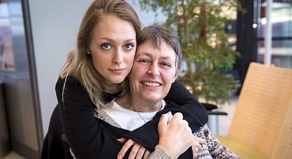 https://imgix.udeoghjemme.dk/media/websites/udeoghjemme-dot-dk/website2/2014/januar/02/journalister/sj/02-jane-sov-ind-med-et-smil-600.jpg