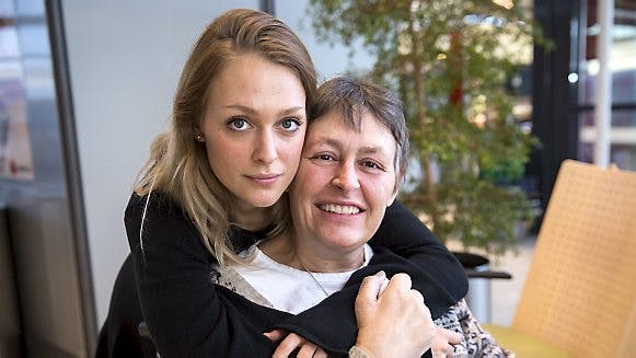 Jane med sin elskede datter Rikke i lufthavnen inden afrejsen til Schweiz