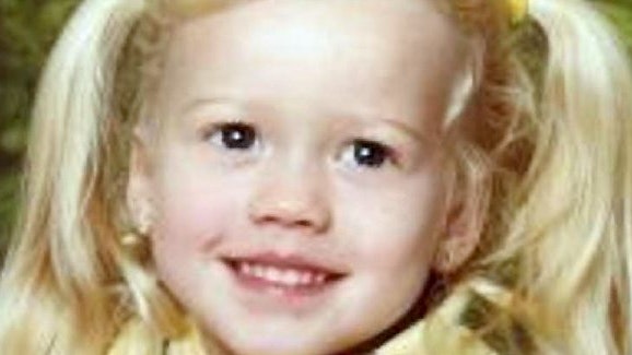 Et foto af Sabrina, da hun var fem år gammel. FBI har brugt billedet til at efterlyse pigen i årevis. Det er dog først lykkedes at finde hendes som 17-årig.
