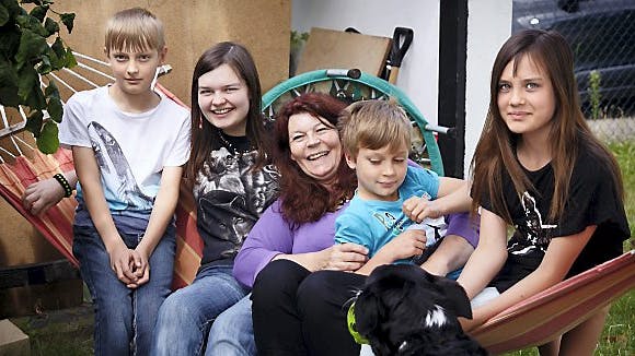 Hele familien er samlet igen. De bor i Sverige og flytter aldrig tilbage til Danmark.
