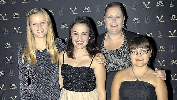 Stephanies veninde Katrine, Stephanie selv, bonusmor Pia samt lillesøster Isabella til Vild med Dans